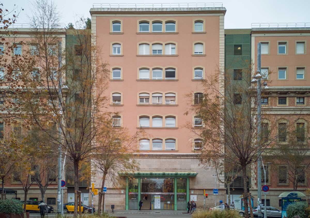 Façana de l'Hospital Clínic